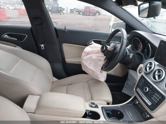 2017 MERCEDES-BENZ CLA 250 4MATIC 5