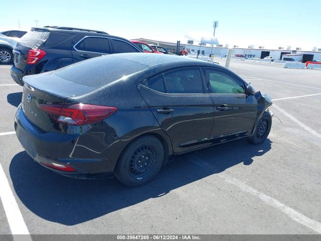 2019 HYUNDAI ELANTRA SE 4