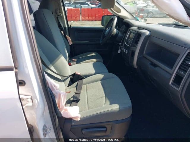 2017 RAM 1500 EXPRESS QUAD CAB 4X2 6'4 BOX 5