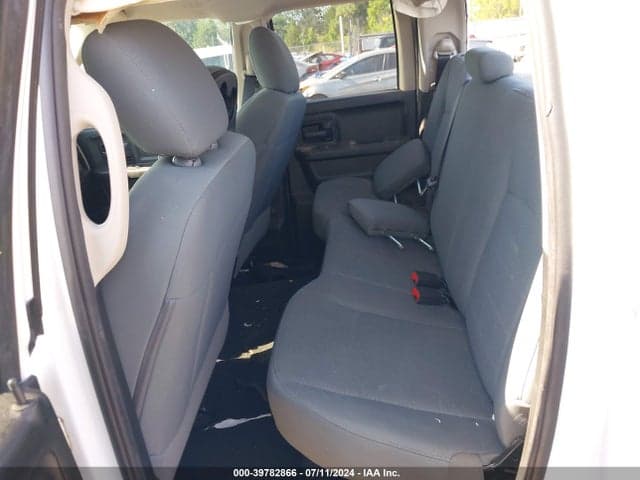 2017 RAM 1500 EXPRESS QUAD CAB 4X2 6'4 BOX 8