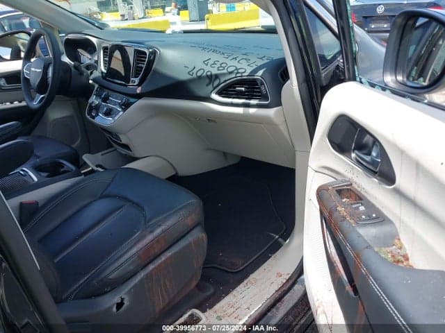 2023 CHRYSLER PACIFICA TOURING L 5