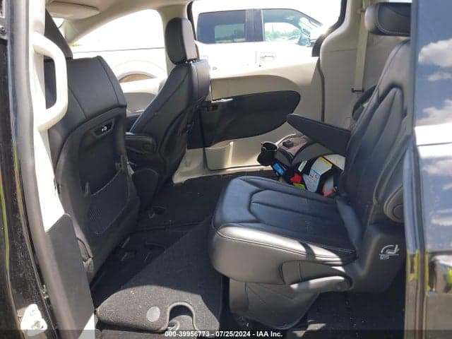 2023 CHRYSLER PACIFICA TOURING L 8