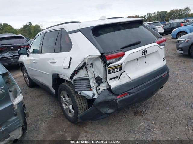 2020 TOYOTA RAV4 XLE 3