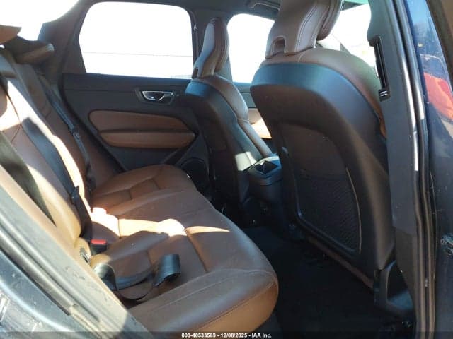 2021 VOLVO XC60 T5 MOMENTUM 8