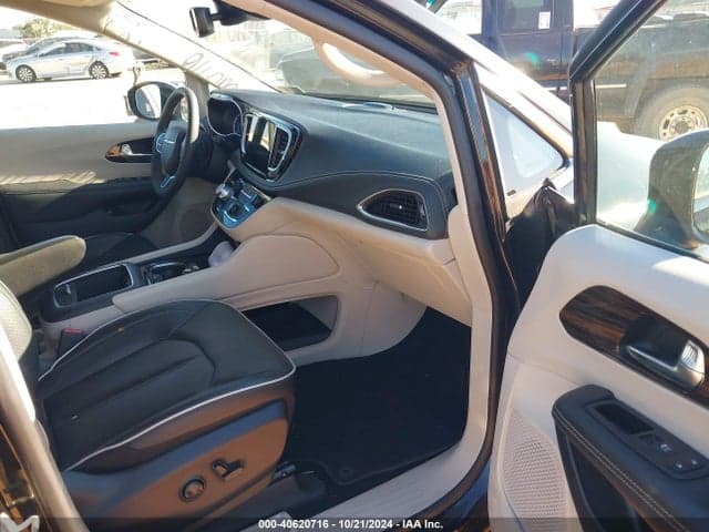 2023 CHRYSLER PACIFICA HYBRID LIMITED 5