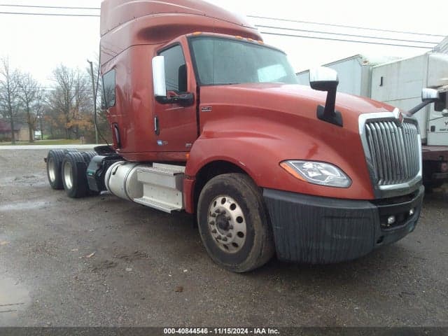 2018 INTERNATIONAL LT 1
