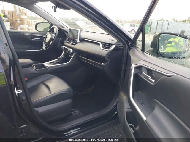 2020 TOYOTA RAV4 XLE PREMIUM 5