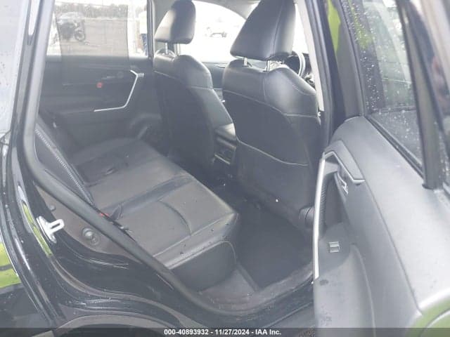 2020 TOYOTA RAV4 XLE PREMIUM 8