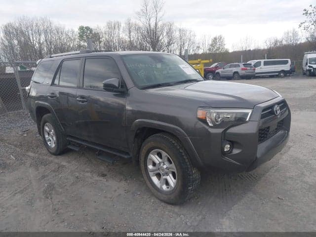 2022 TOYOTA 4RUNNER SR5 1
