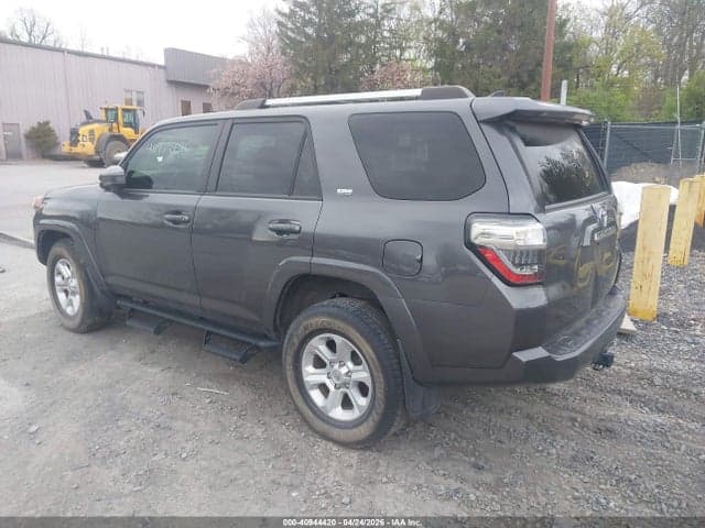 2022 TOYOTA 4RUNNER SR5 3