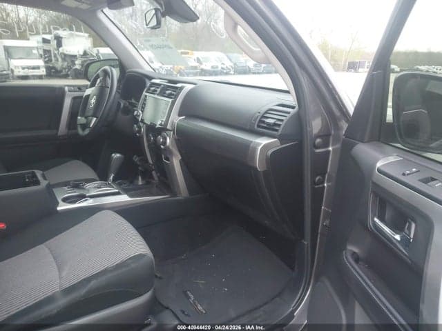 2022 TOYOTA 4RUNNER SR5 5