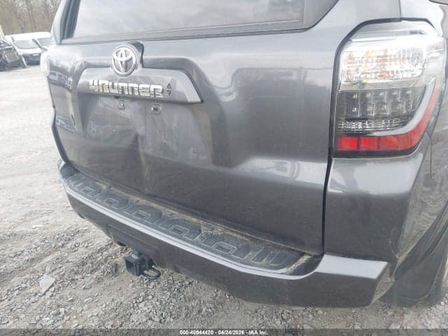 2022 TOYOTA 4RUNNER SR5 6