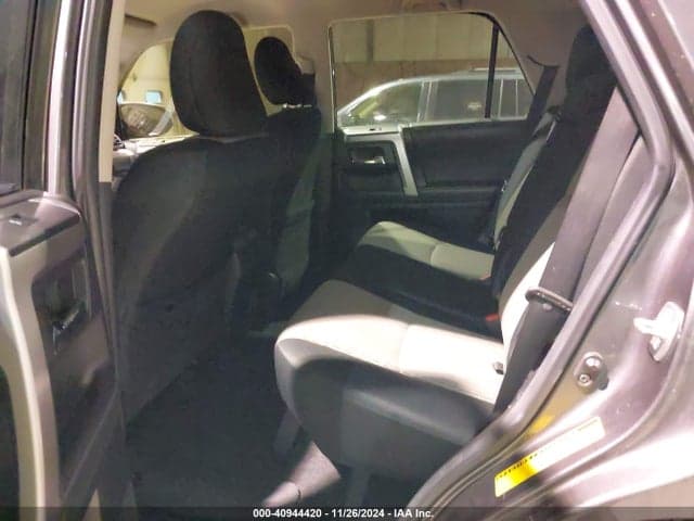 2022 TOYOTA 4RUNNER SR5 8