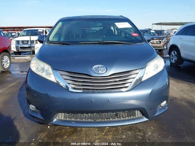 2017 TOYOTA SIENNA XLE 8 PASSENGER 12