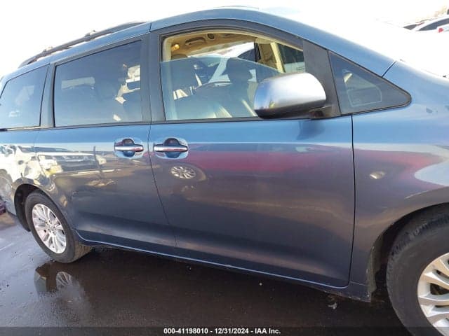 2017 TOYOTA SIENNA XLE 8 PASSENGER 13