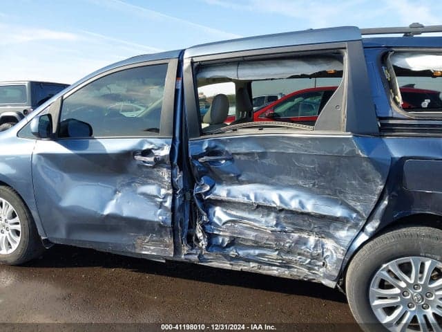 2017 TOYOTA SIENNA XLE 8 PASSENGER 14