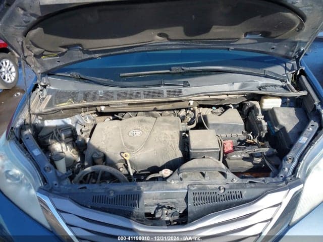 2017 TOYOTA SIENNA XLE 8 PASSENGER 10