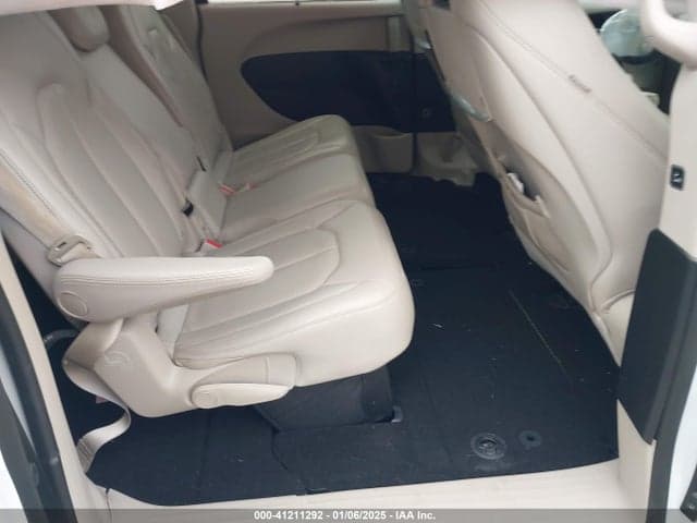 2017 CHRYSLER PACIFICA TOURING-L PLUS 8