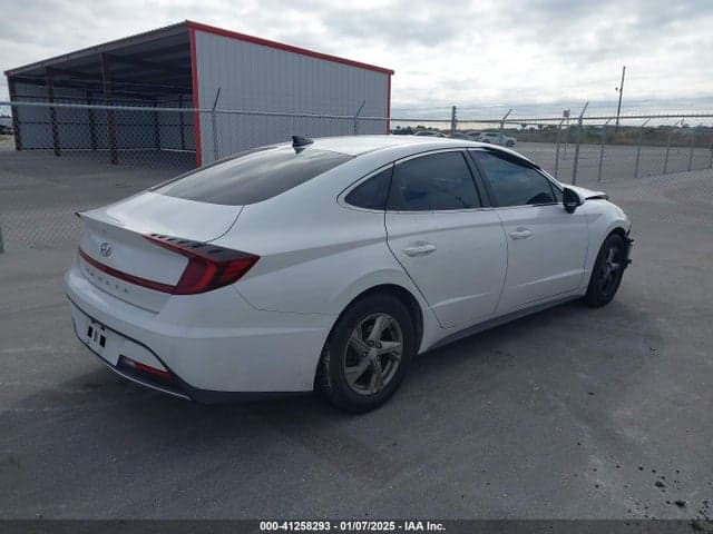 2021 HYUNDAI SONATA SE 4