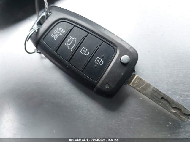 2019 HYUNDAI SANTA FE SE 11
