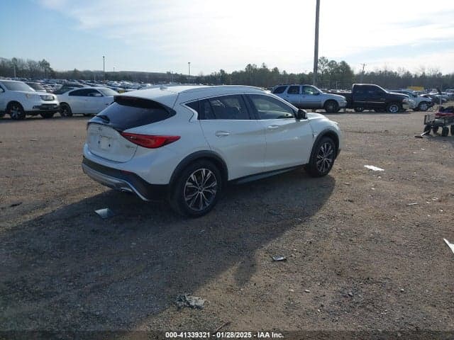 2017 INFINITI QX30 PREMIUM 4