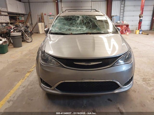 2019 CHRYSLER PACIFICA TOURING L 12