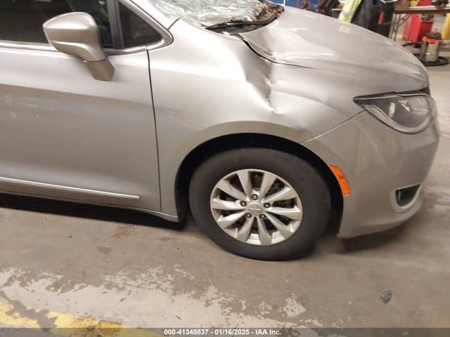 2019 CHRYSLER PACIFICA TOURING L 17