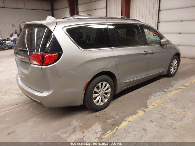 2019 CHRYSLER PACIFICA TOURING L 4