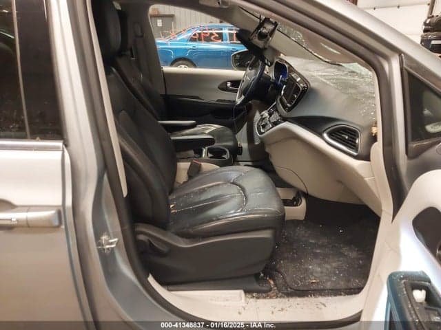 2019 CHRYSLER PACIFICA TOURING L 5