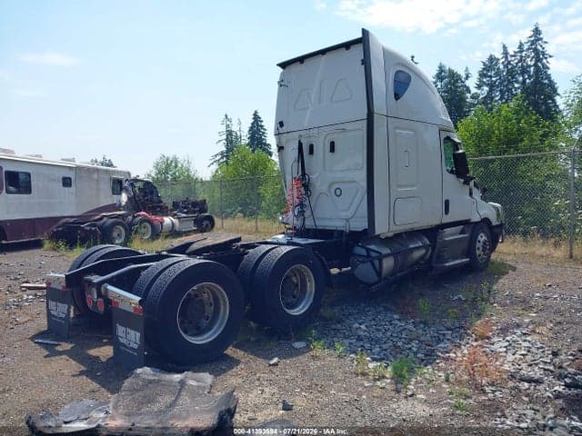 2022 FREIGHTLINER NEW CASCADIA 126 4