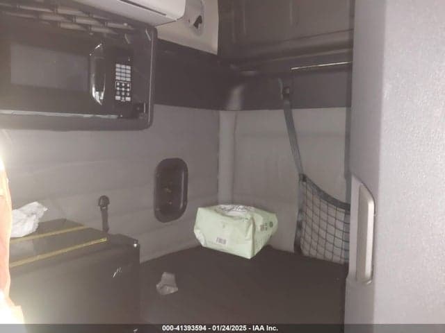 2022 FREIGHTLINER NEW CASCADIA 126 7