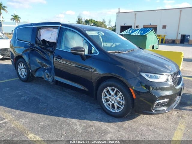 2023 CHRYSLER PACIFICA TOURING L 1