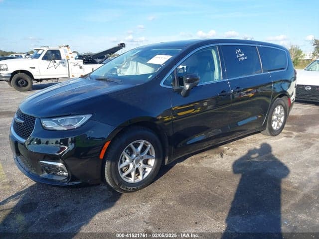 2023 CHRYSLER PACIFICA TOURING L 2