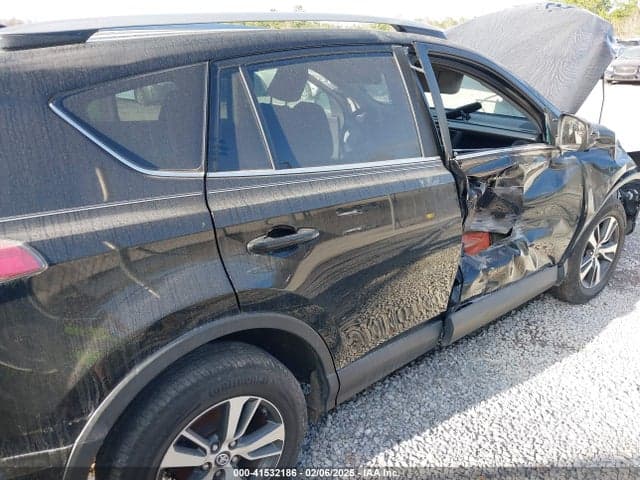 2017 TOYOTA RAV4 XLE 4