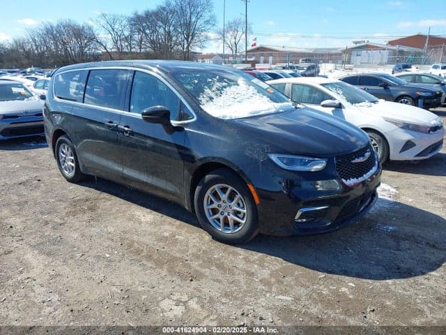 2023 CHRYSLER PACIFICA TOURING L 1
