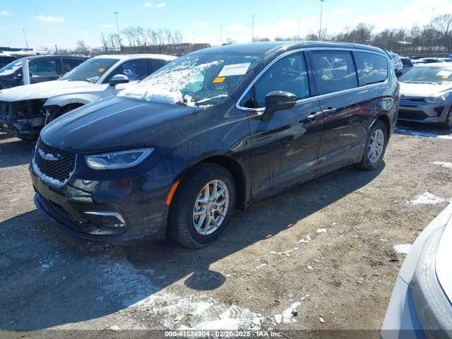 2023 CHRYSLER PACIFICA TOURING L 2
