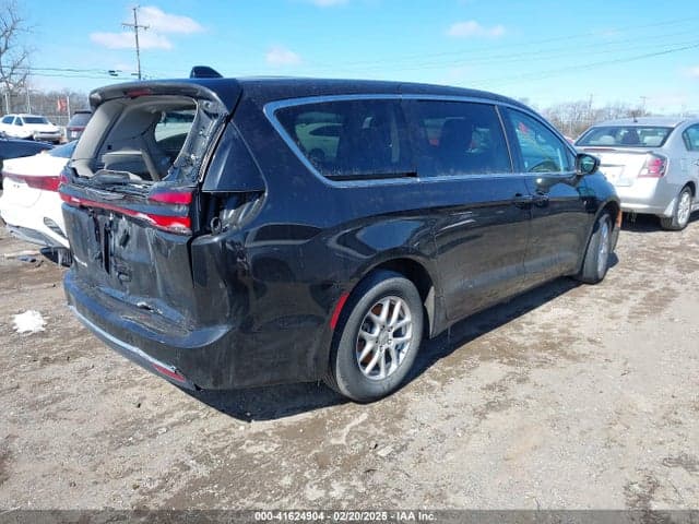 2023 CHRYSLER PACIFICA TOURING L 4