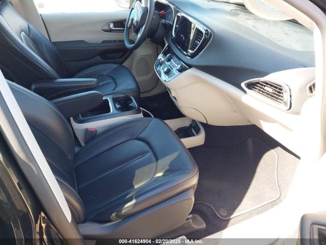 2023 CHRYSLER PACIFICA TOURING L 5