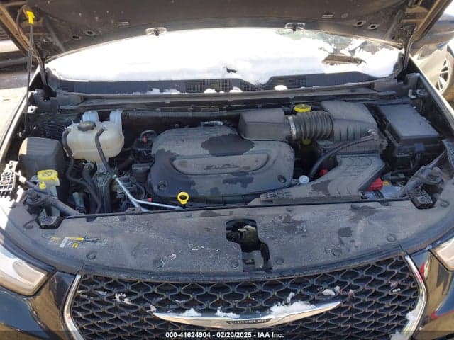 2023 CHRYSLER PACIFICA TOURING L 10