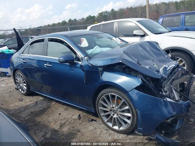 2022 MERCEDES-BENZ A 220 12