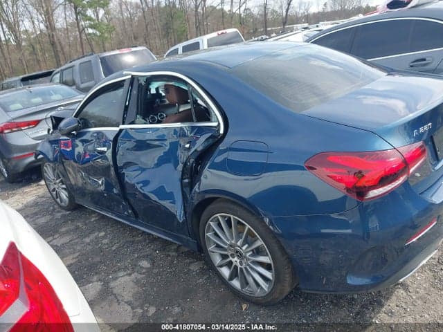 2022 MERCEDES-BENZ A 220 13
