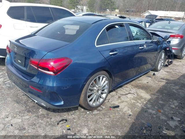2022 MERCEDES-BENZ A 220 4