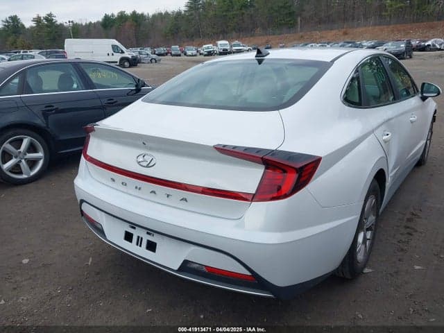 2022 HYUNDAI SONATA SE 16