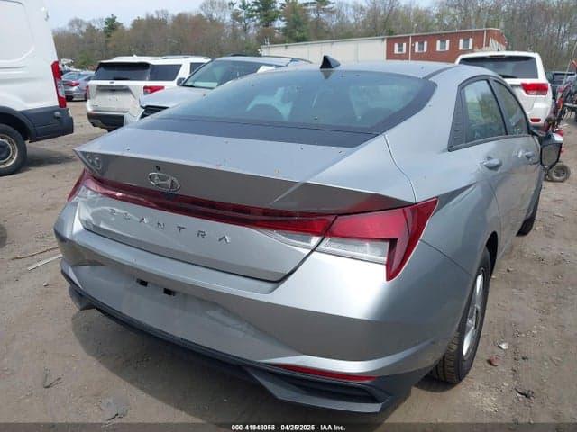 2021 HYUNDAI ELANTRA SE 4