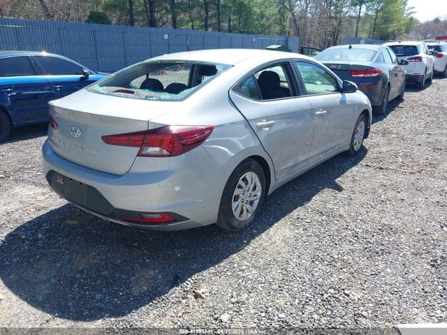 2020 HYUNDAI ELANTRA SE 4