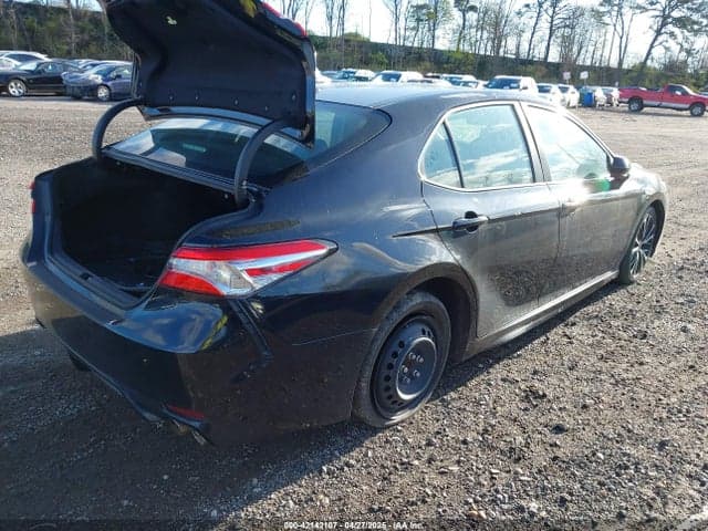 2020 TOYOTA CAMRY SE 4