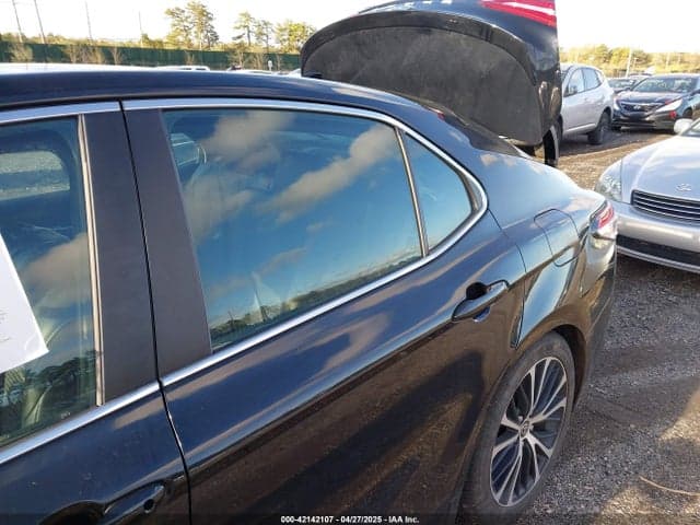 2020 TOYOTA CAMRY SE 6