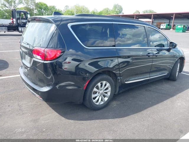 2017 CHRYSLER PACIFICA TOURING-L 4