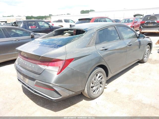 2024 HYUNDAI ELANTRA SEL 4