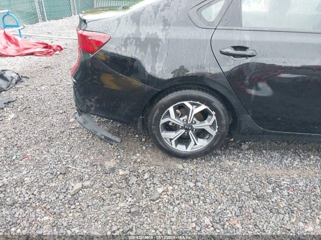 2021 KIA FORTE LXS 18